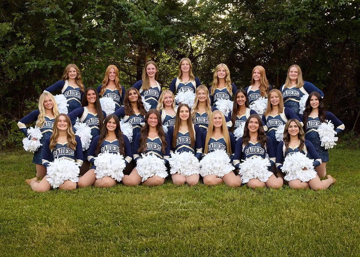 IMG_9689 QND Pom group photo outdoors.